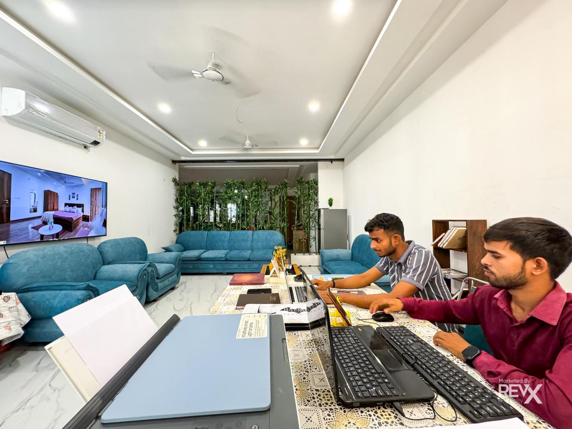Guru Sadan A Luxe Stay Ayodhya Exterior foto
